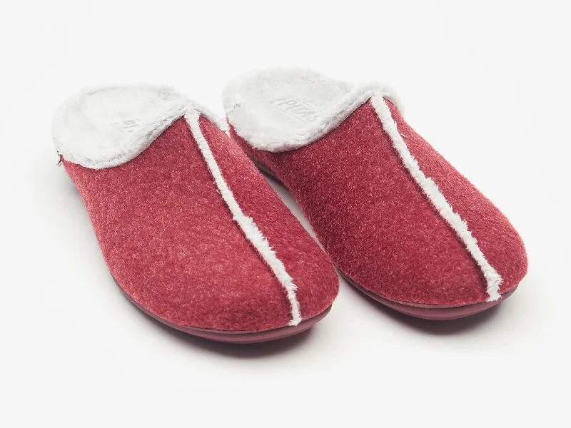 Slippers with mellow nap hush -Women's red felt and faux fur mule slippers