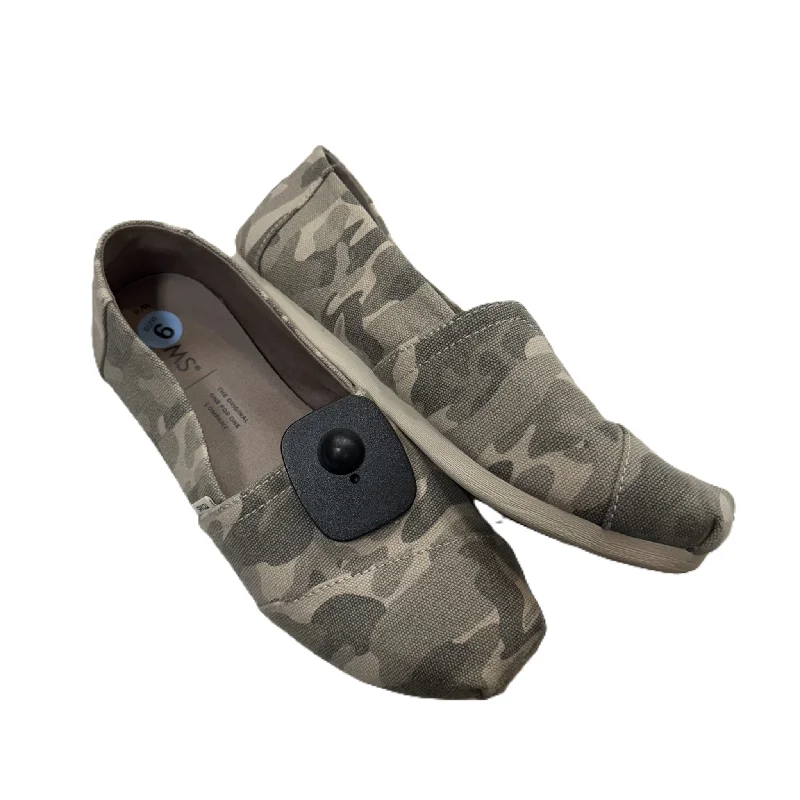 Flats with steady sole supports -Shoes Flats By Toms In Camouflage Print, Size: 6