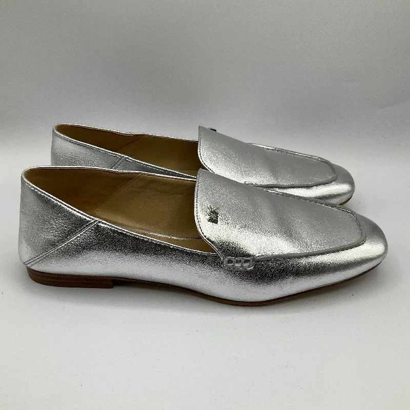 Flats with tough sole traction -Shoes Flats By Michael Kors In Silver, Size: 7.5