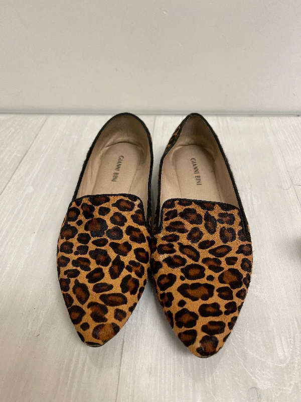 Flats with grooved sole treads -Shoes Flats By Gianni Bini In Animal Print, Size: 7