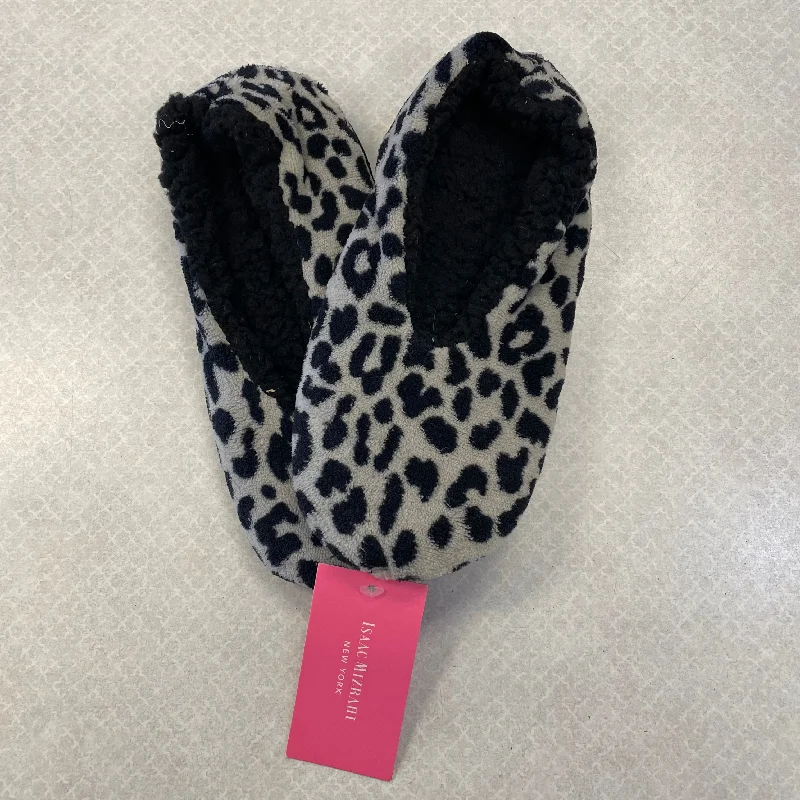 Slippers with deal nap hush -Slippers By Isaac Mizrahi  Size: 9