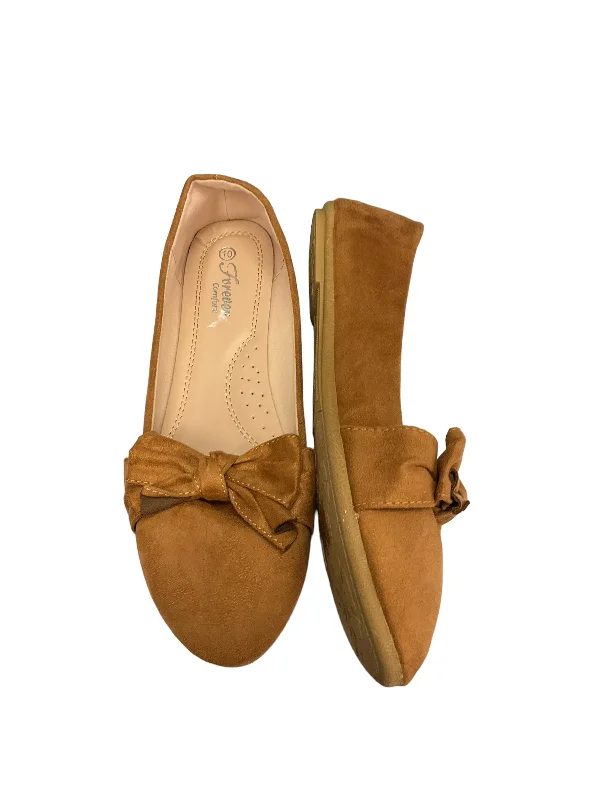 Flats for casual summer meals -Tan Shoes Flats Clothes Mentor, Size 10