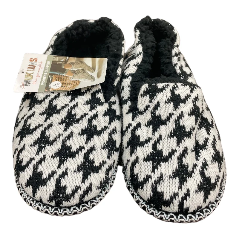 Slippers with posh nap repose -Slippers By Muk Luks  Size: 9