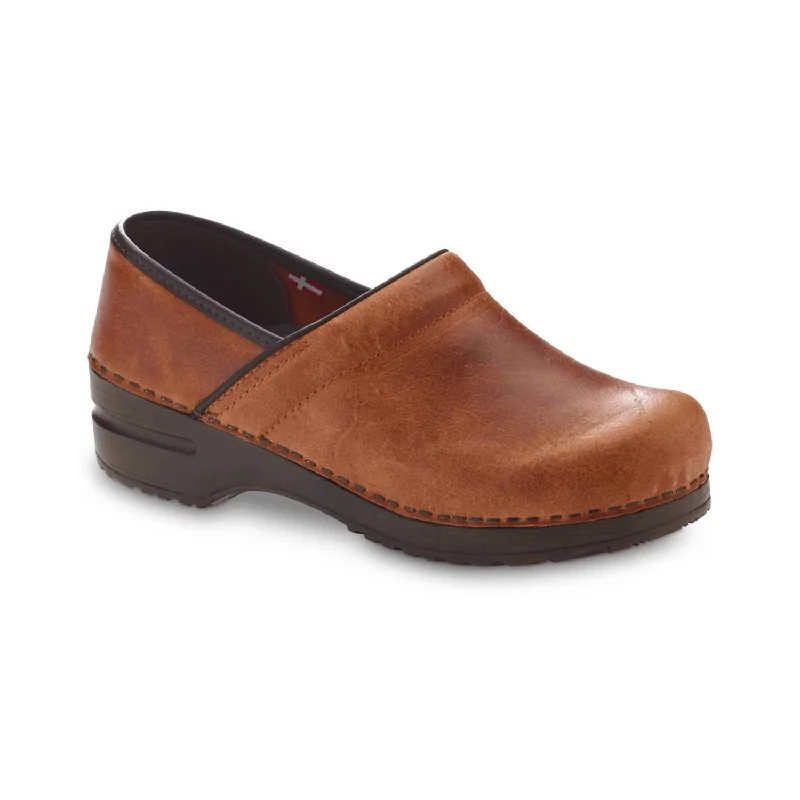 Slippers with beefy nap padding -Women's Errol Original Professional Clog In Cognac