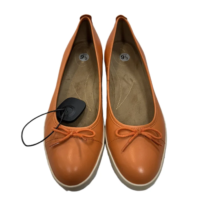 Flats for casual summer vibes -Shoes Flats By Clarks In Orange, Size: 9.5