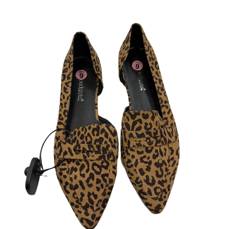 Flats for rainy dusk dinners -Shoes Flats By Shoedazzle In Animal Print, Size: 9