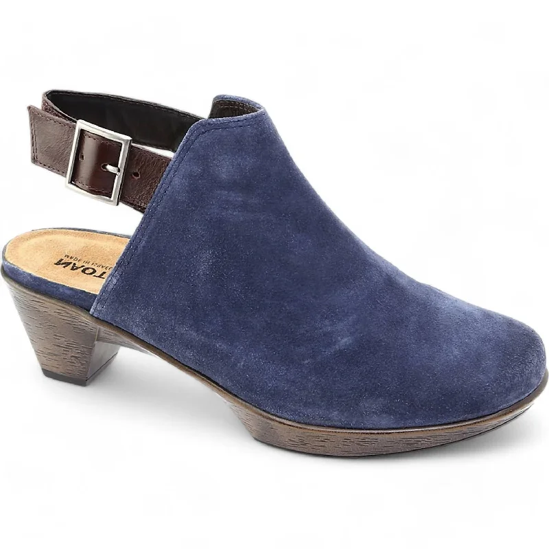 Slippers with chill nap repose -Women's Upgrade Clog In Midnight Blue/walnut