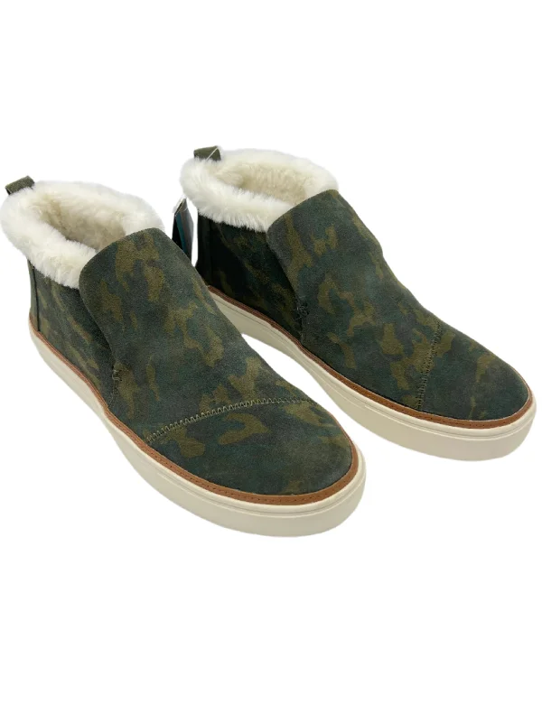 Flats with light heel padding -New! Shoes Flats By Toms In Camouflage Print, Size: 10