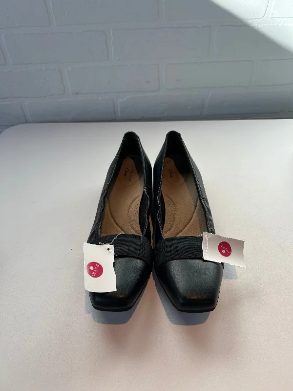 Flats for rainy dusk strolls -Shoes Flats By Clarks In Black, Size: 9.5