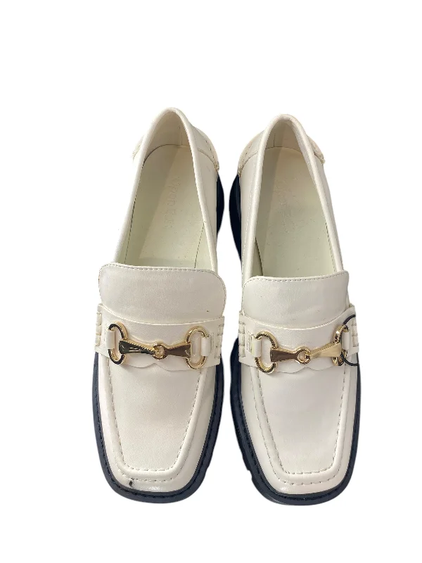 Flats for outdoor dusk suppers -Shoes Flats By Open Edit In White, Size: 6.5