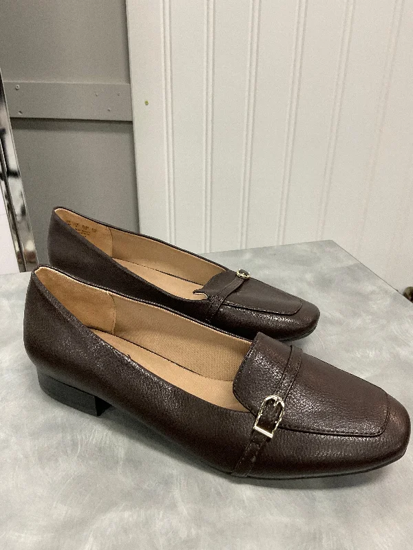 Flats with bold sole accents -Shoes Flats By Life Stride In Brown, Size: 8.5