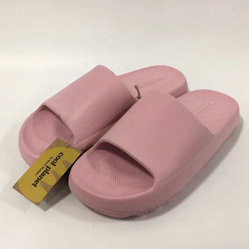 Flats for casual dusk lunches -Pink Sandals Flats Steve Madden, Size 8