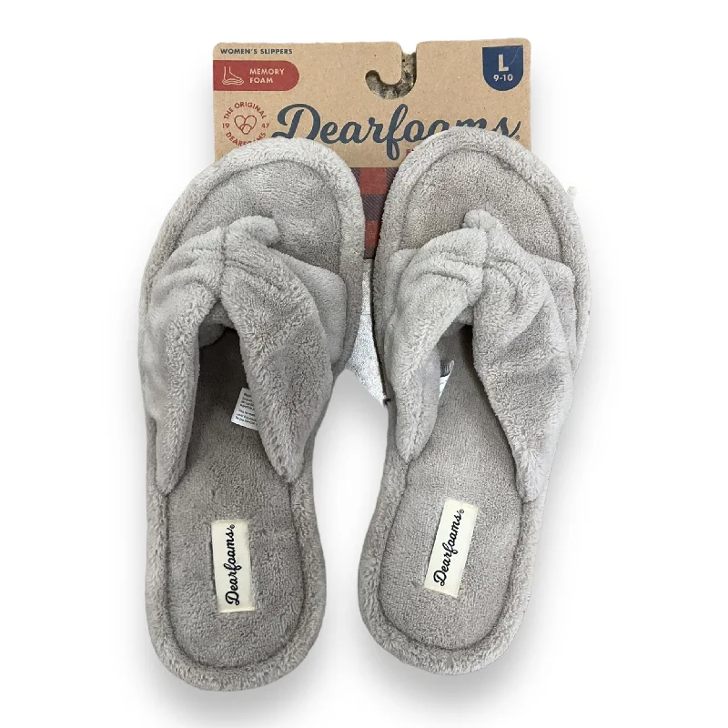 Slippers with odd nap prints -Slippers By Clothes Mentor In Grey, Size: 9