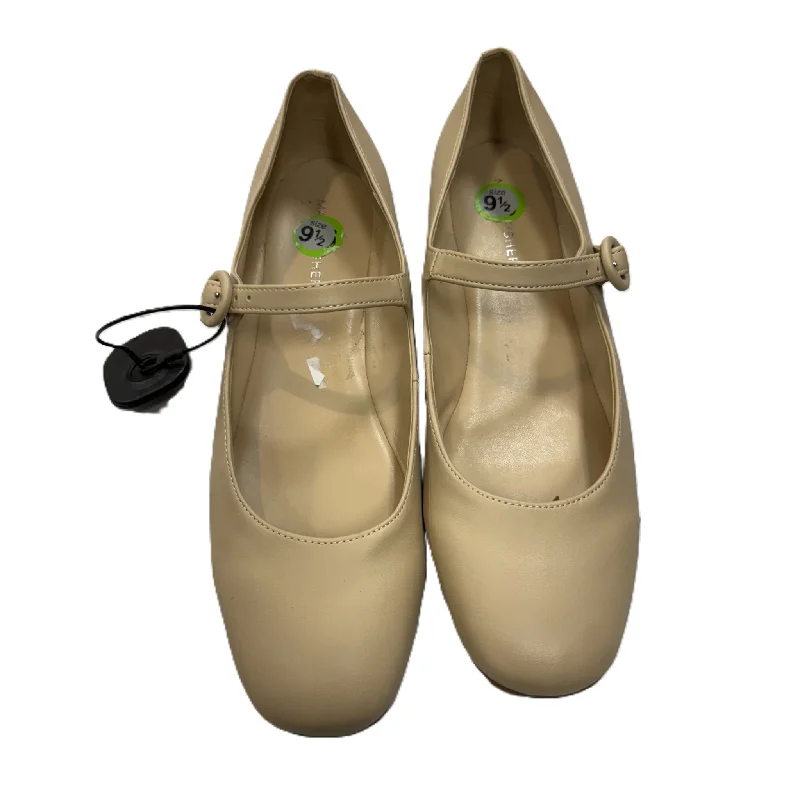 Flats for women with arch padding -Shoes Flats By Marc Fisher In Cream, Size: 9.5